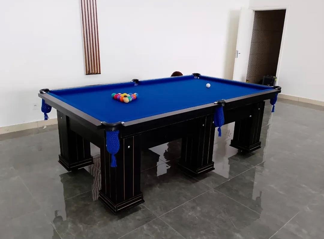 Mesa de Sinuca em MDF Cor Preta Tecido Azul 1.40x2.40