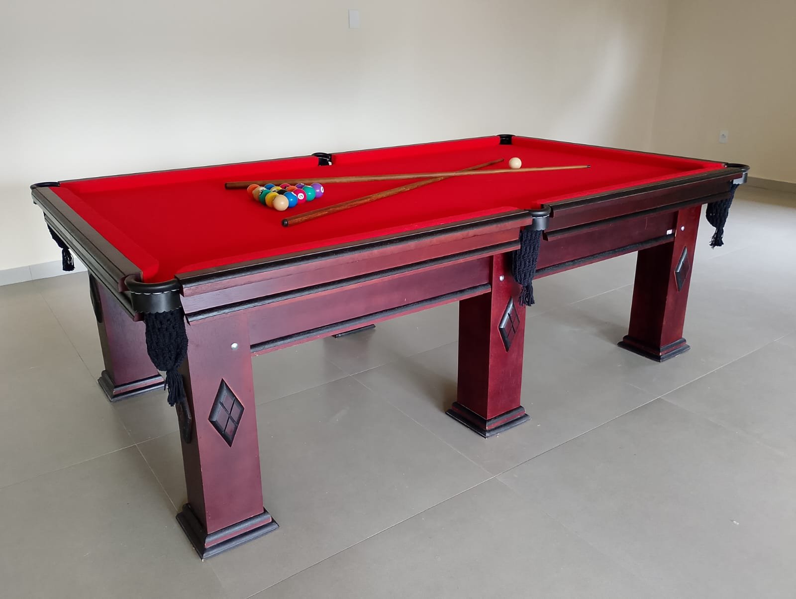 Mesa De Bilhar Madeira Maciça Cor Mogno Tecido Vermelho 1..30x2.30